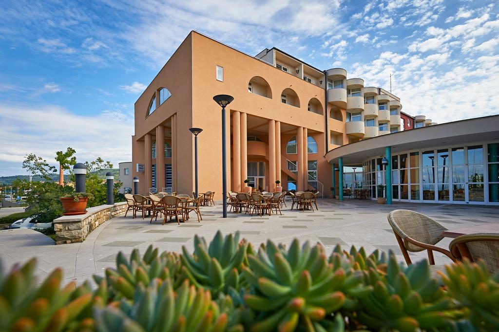 Hotel Delfin Izola Luaran gambar